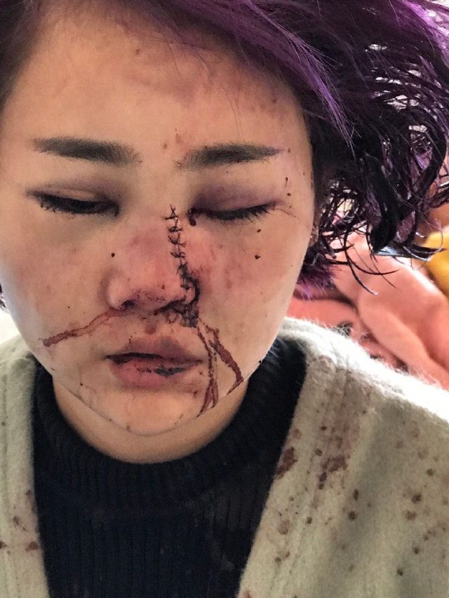 Две подруги зашли в шашлычную, где бухала дюжина мужиков