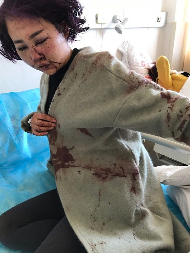 Две подруги зашли в шашлычную, где бухала дюжина мужиков
