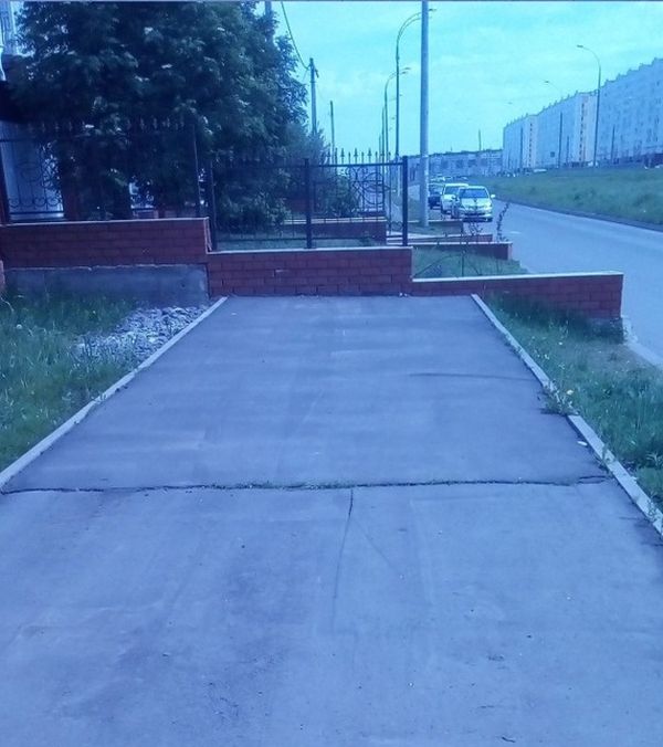 Неправильный тротуар в Набережных Челнах