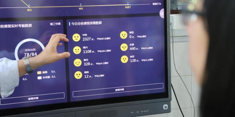 В Китае новая система не дает отвлекаться школьникам В Китае новая система не дает отвлекаться школьникам