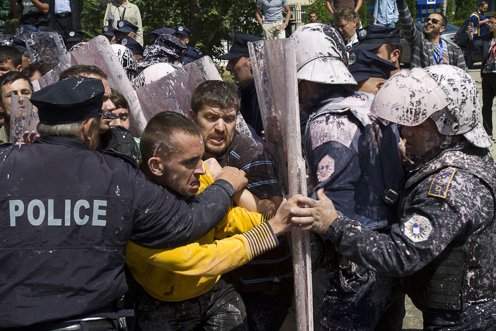 Протестующий мир Протестующий мир