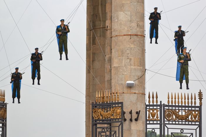 Повесили десант на воротах