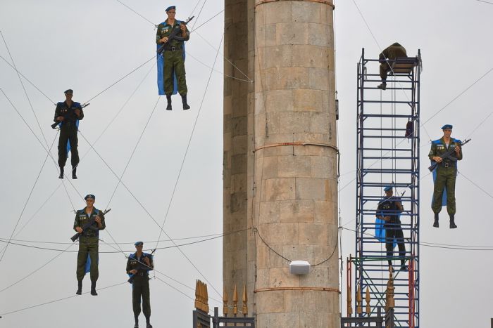 Повесили десант на воротах