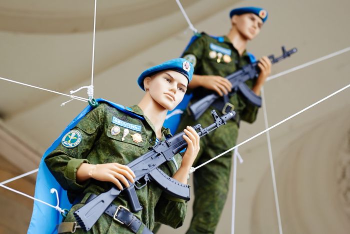Повесили десант на воротах