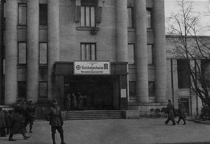 Советские города в немецкой оккупации Советские города в немецкой оккупации
