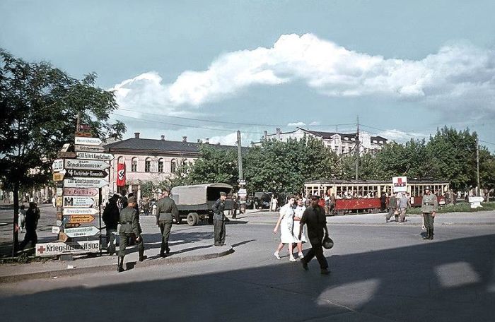 Советские города в немецкой оккупации Советские города в немецкой оккупации