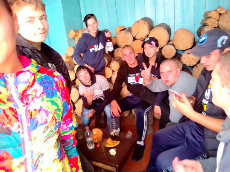Молодежь развлекается