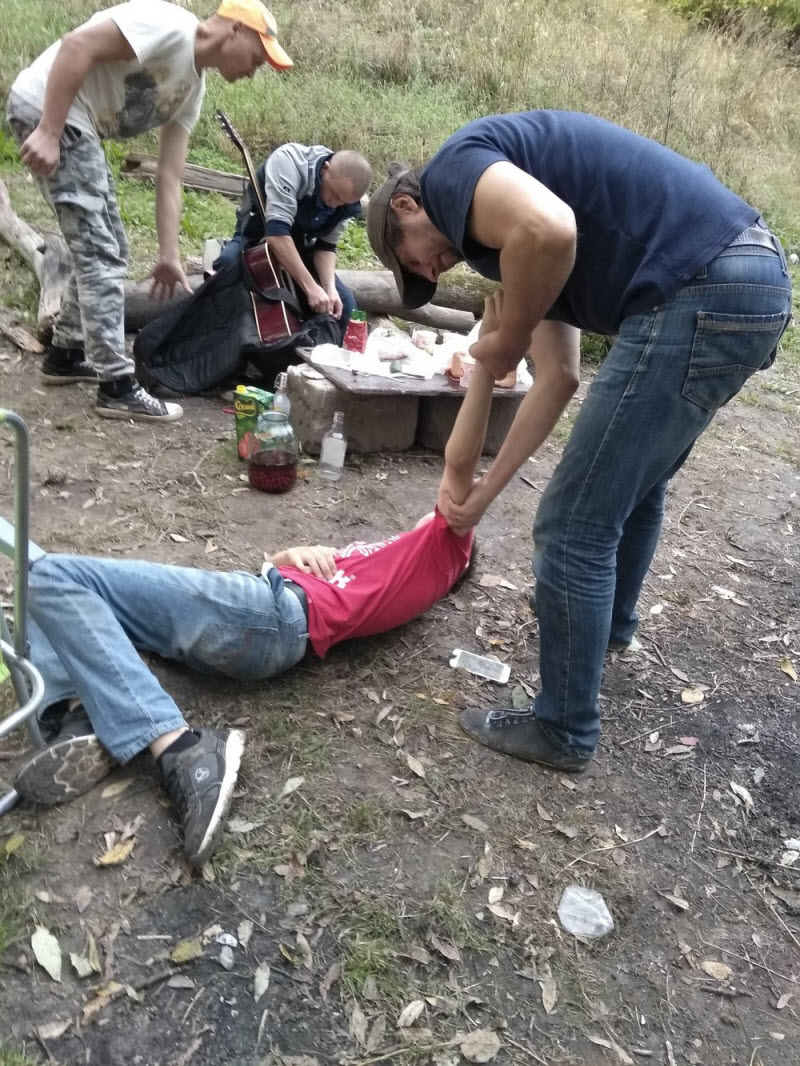 Молодежь развлекается