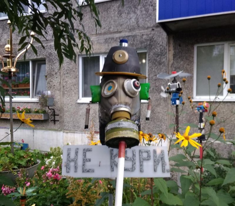 Народные умельцы продолжают заселять дворы стремными персонажами и диковинными животными