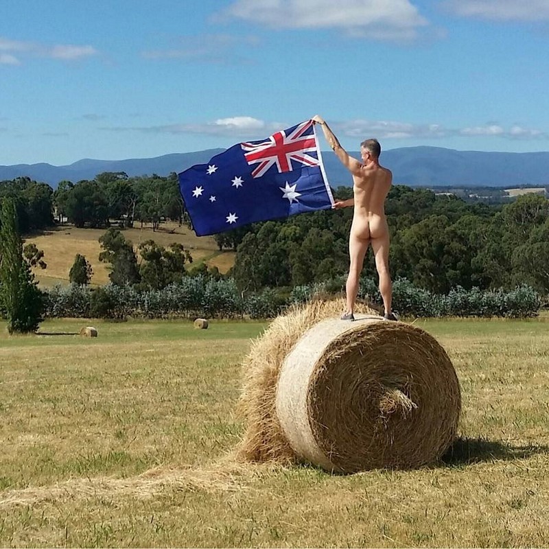 Get Naked Australia: голые австралийцы на фоне природы