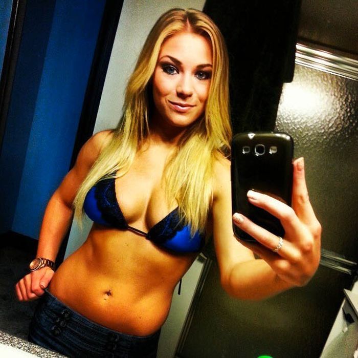 Девушки в зеркале