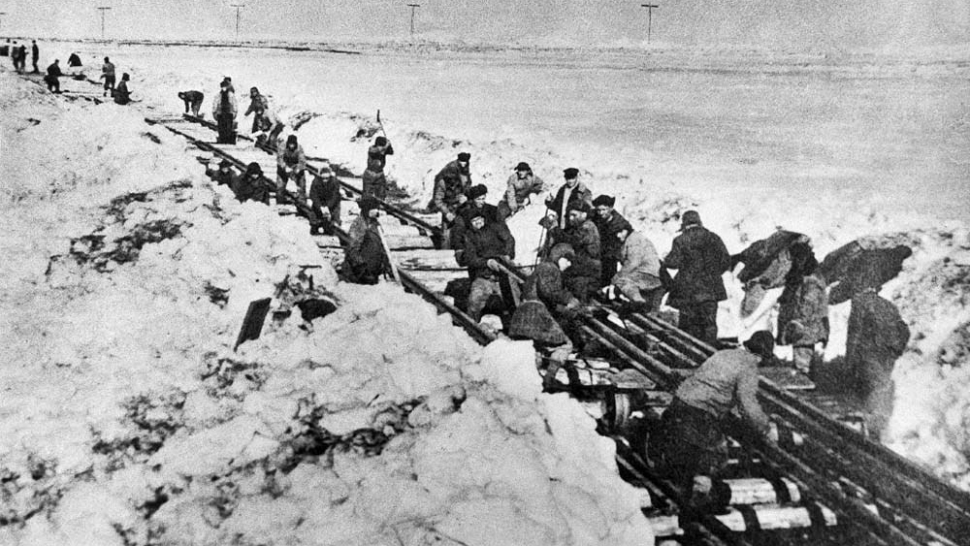 Вагончик не тронется, перронов не осталось: сталинская дорога смерти в Заполярье Вагончик не тронется, перронов не осталось: сталинская дорога смерти в Заполярье