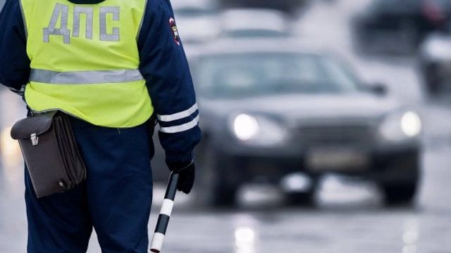 Сотрудники ГИБДД попались на рекордной взятке Сотрудники ГИБДД попались на рекордной взятке