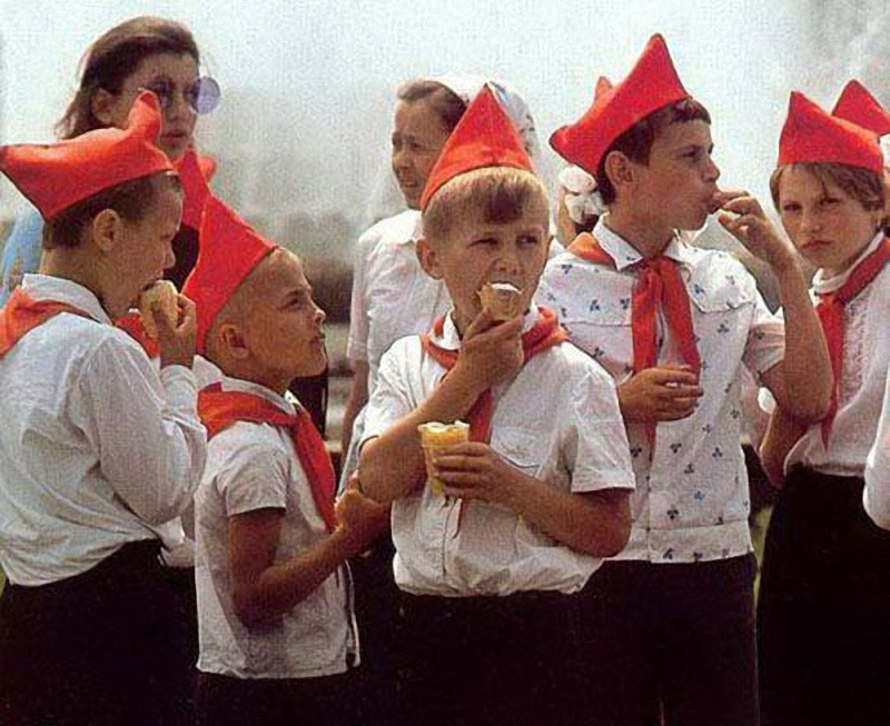 Почему советское мороженое считалось лучшим в мире (13 фото) Почему советское мороженое считалось лучшим в мире (13 фото)