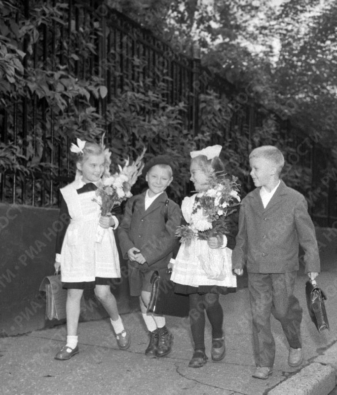 1-ое сентября тогда и сейчас (11 фото)