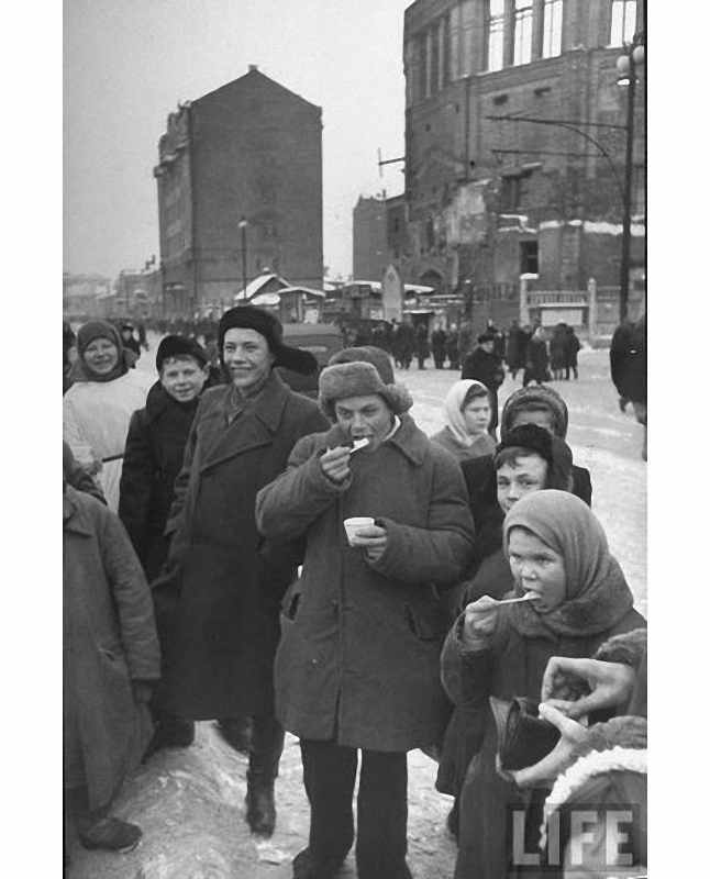 Почему советское мороженое считалось лучшим в мире (13 фото) Почему советское мороженое считалось лучшим в мире (13 фото)
