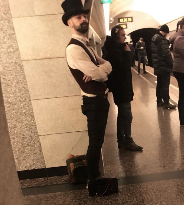 Модники и модницы из нашего метро