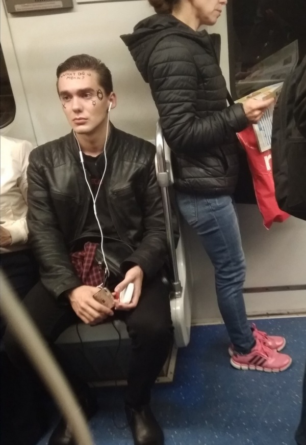 Модники и модницы из нашего метро