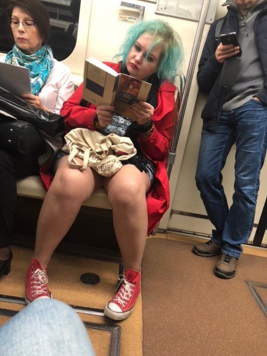 Модники и модницы из нашего метро