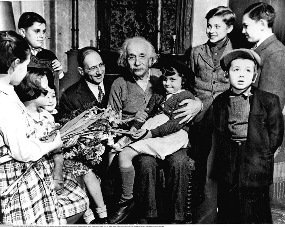 Чем жил Альберт Эйнштейн: 14 редких фотографий гениального ученого Чем жил Альберт Эйнштейн: 14 редких фотографий гениального ученого