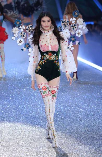 В Париже прошел показ коллекции нижнего белья Victoria’s Secret 2016