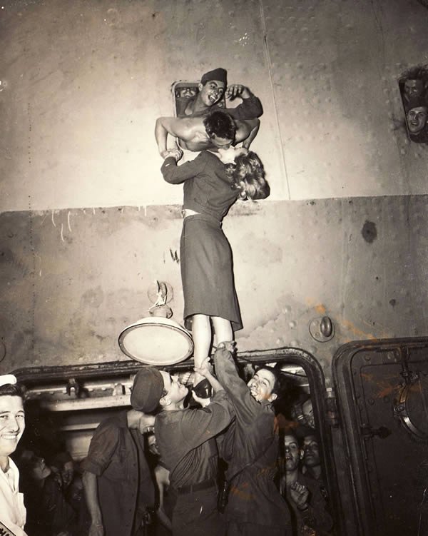 Культовые поцелуи, снятые на фотоплёнку Культовые поцелуи, снятые на фотоплёнку