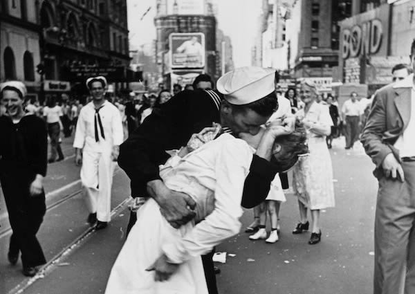 Культовые поцелуи, снятые на фотоплёнку Культовые поцелуи, снятые на фотоплёнку