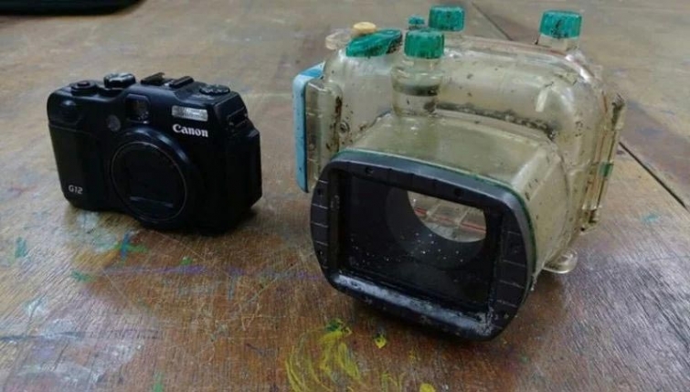 Фотоаппарат, потерянный в море больше 2 лет назад вернулся к владельцу, и он ещё работал Фотоаппарат, потерянный в море больше 2 лет назад вернулся к владельцу, и он ещё работал