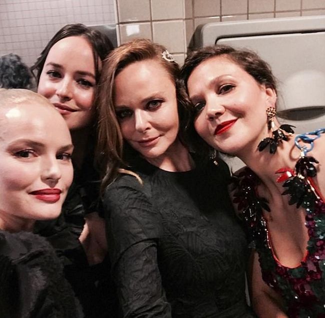 Звездные селфи в туалете Метрополитен-музея на балу Met Gala
