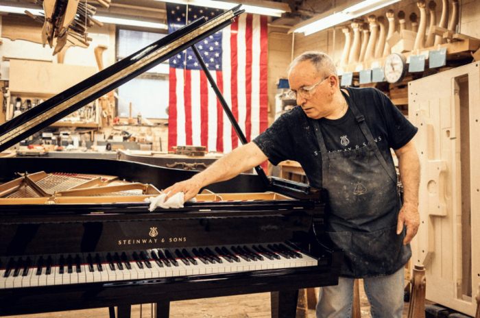 Экскурсия в мастерскую для изготовления пианино Steinway Экскурсия в мастерскую для изготовления пианино Steinway