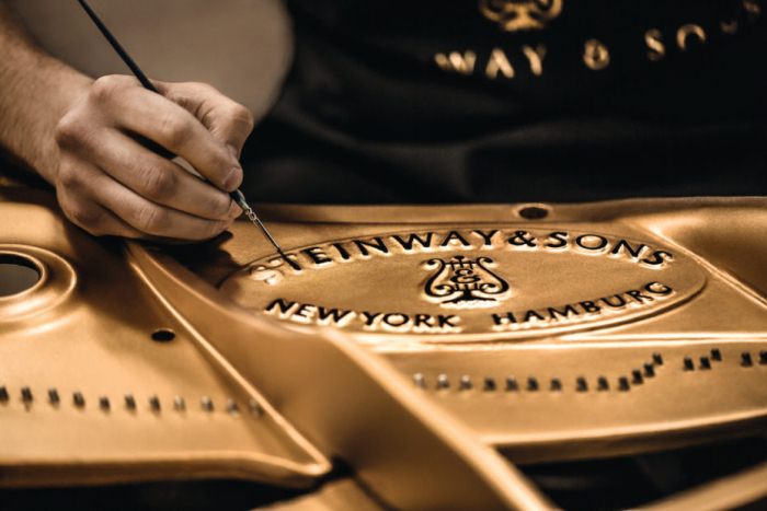 Экскурсия в мастерскую для изготовления пианино Steinway Экскурсия в мастерскую для изготовления пианино Steinway