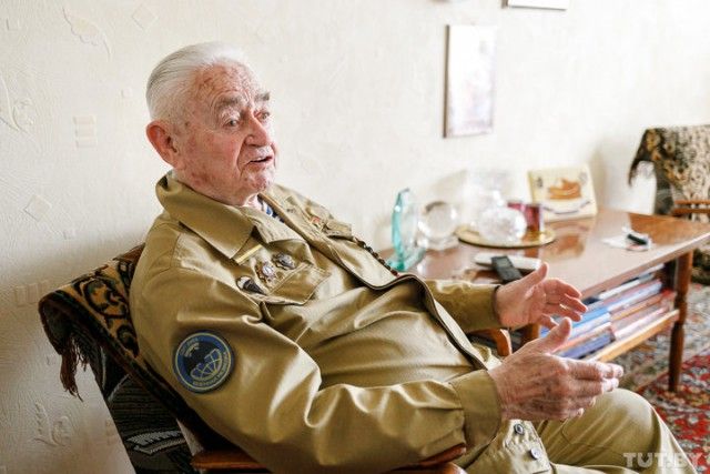 90-летний ветеран-десантник поделился деталями о секретном задании под Кенигсбергом 90-летний ветеран-десантник поделился деталями о секретном задании под Кенигсбергом
