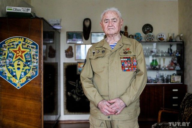 90-летний ветеран-десантник поделился деталями о секретном задании под Кенигсбергом 90-летний ветеран-десантник поделился деталями о секретном задании под Кенигсбергом