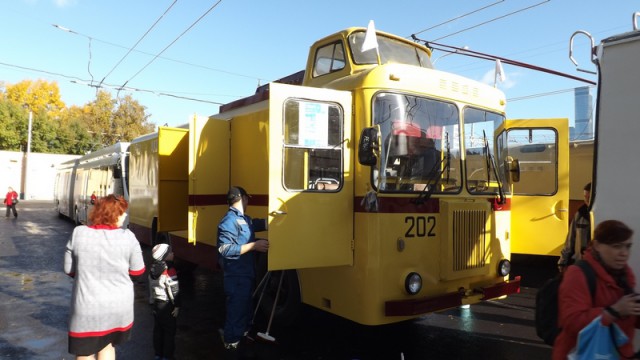 83 года московскому троллейбусу. Фоторепортаж