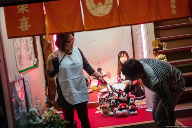 «Квартал красных фонарей» в японской Осаке «Квартал красных фонарей» в японской Осаке