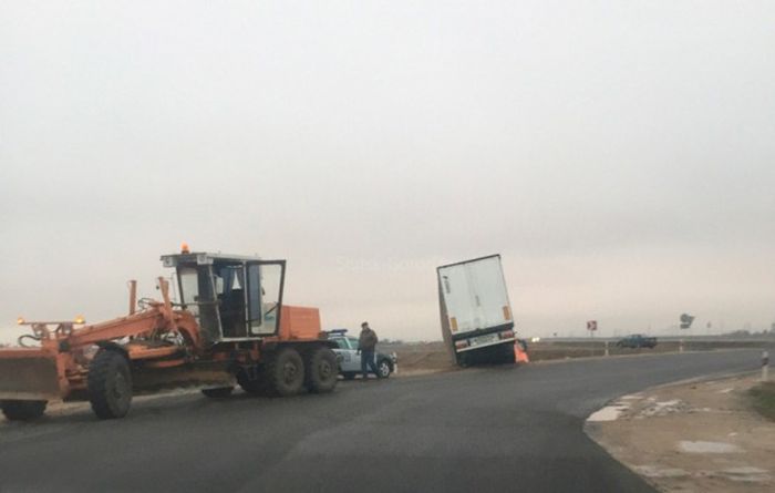 Доброта простых людей удивила дальнобойщика, попавшего в ДТП под Слуцком