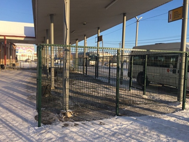 В Тюменской области на автовокзалах установили "клетки" для пассажиров