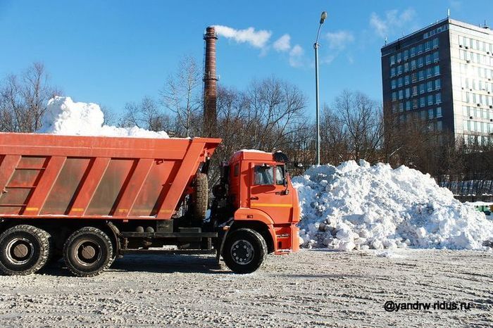 Что делают с убранным снегом? (13 фото) Что делают с убранным снегом? (13 фото)