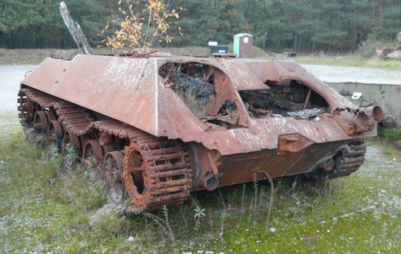 Военная техника, проглоченная дикой природой