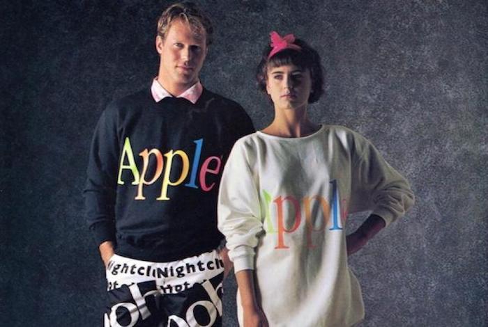 Как выглядела первая и единственная коллекция одежды от Apple Как выглядела первая и единственная коллекция одежды от Apple