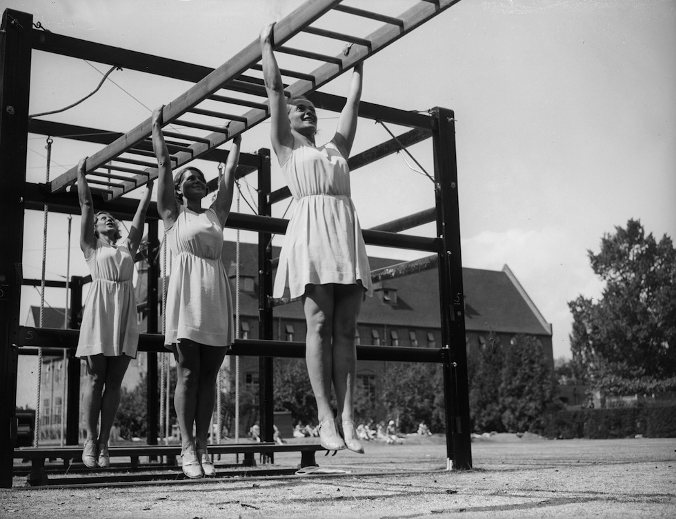 Особенности женского фитнеса столетней давности Особенности женского фитнеса столетней давности