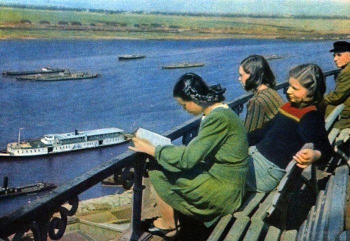 Девушки Советского времени