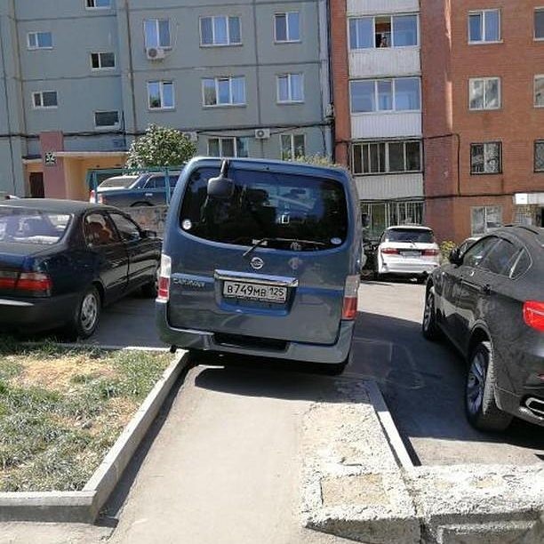 Быдлопаркованы, или я паркуюсь как олень Быдлопаркованы, или я паркуюсь как олень