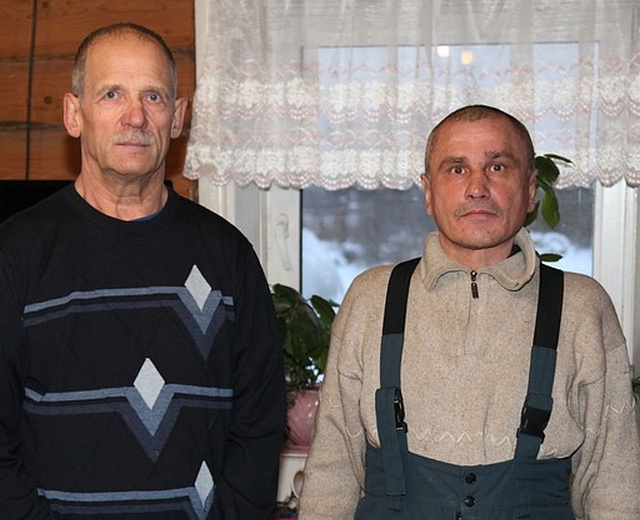 Охотникам, которые спасли заблудившихся в лесу детей, подарили странные подарки Охотникам, которые спасли заблудившихся в лесу детей, подарили странные подарки