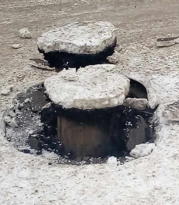 На дороге в Уфе из-под земли "выросли" странные трубы