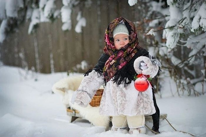 Девушки в русских нарядах