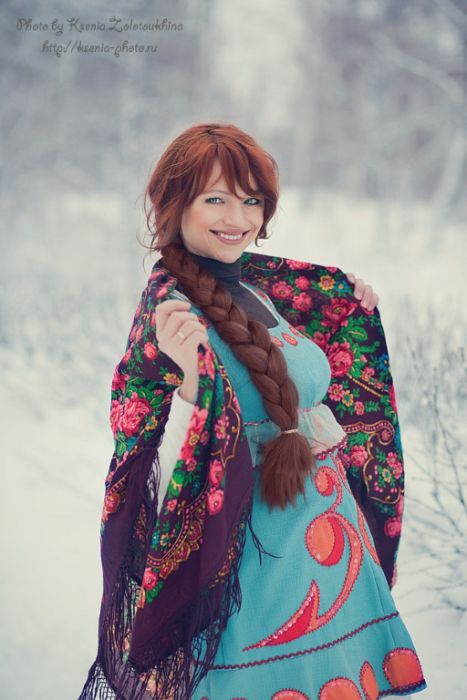 Девушки в русских нарядах