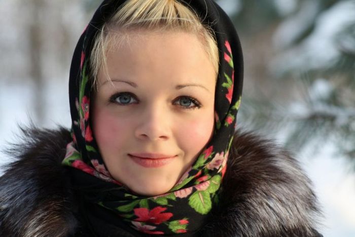 Девушки в русских нарядах