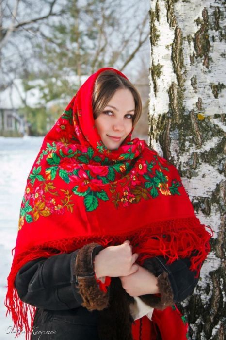 Девушки в русских нарядах
