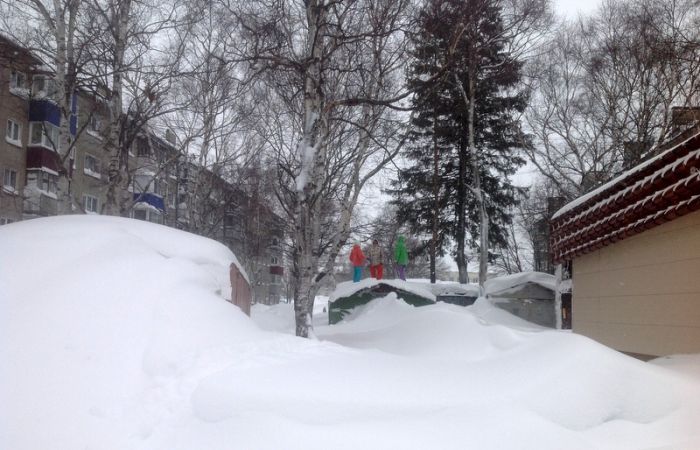 Последствия сильнейшего снегопада на Сахалине